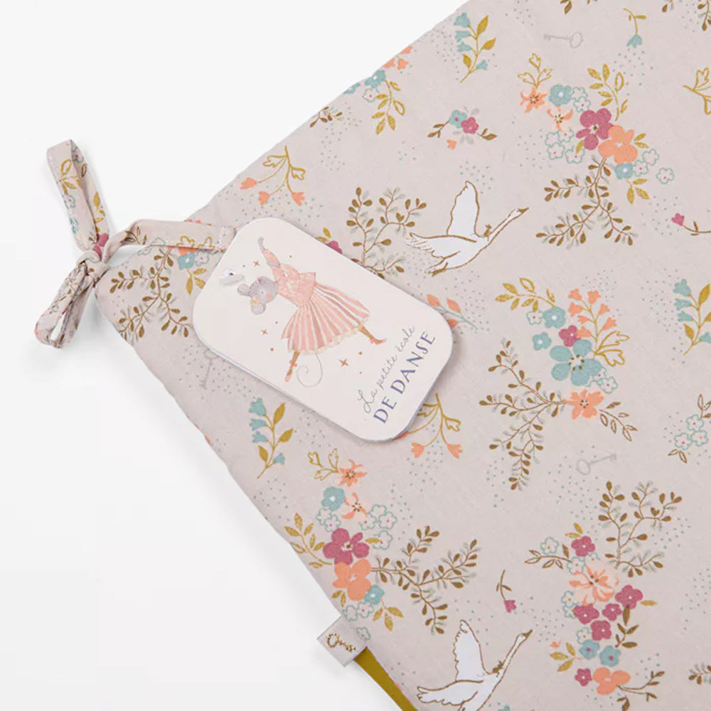 Moulin Roty ผ้ากันกระแทกขอบเตียงลายดอกไม้ (คอลเลกชัน La petite école de danse)